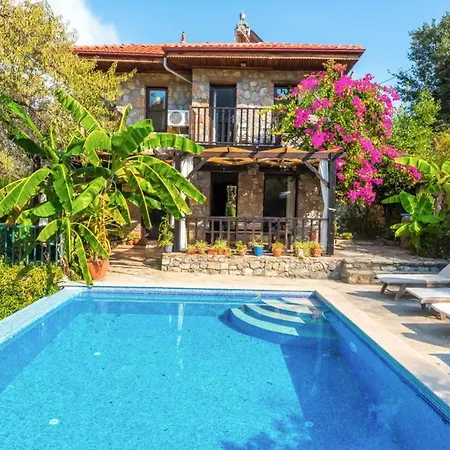 Gebze Sleeps 9 Pool Air Con Wifi فيلة