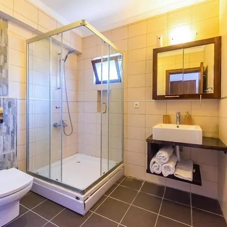 فيلة Gebze Sleeps 9 Pool Air Con Wifi السليمية