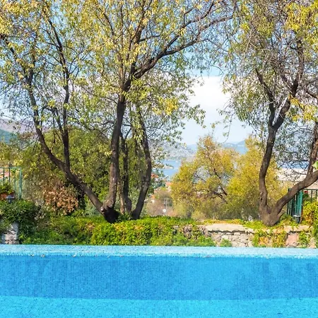 Gebze Sleeps 9 Pool Air Con Wifi فيلة السليمية
